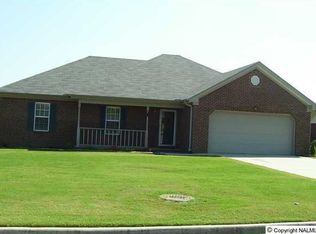 890 Pinewood Dr SW, Hartselle, AL 35640