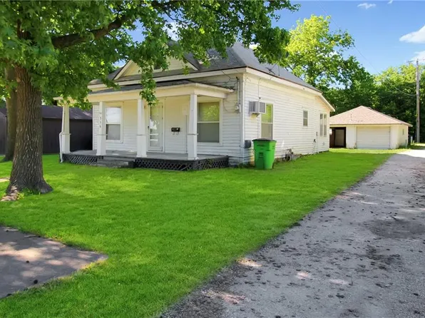 316 W 3rd St, Erie, KS 66733