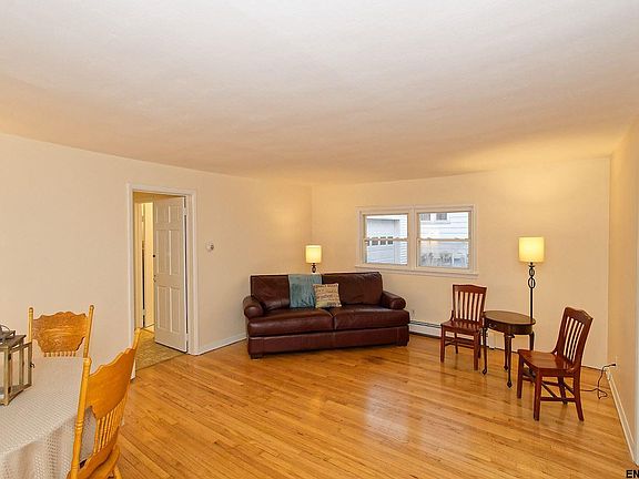 4th image of 21 Warmington St