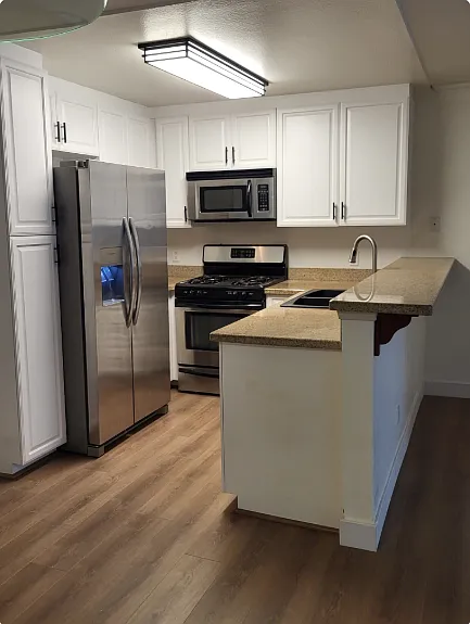 3 bed, 1020 sqft, $3,595 — Photo 3