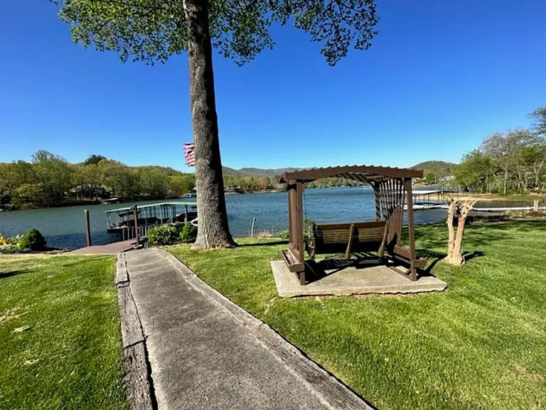 662 Waters Edge Cv — Photo 5