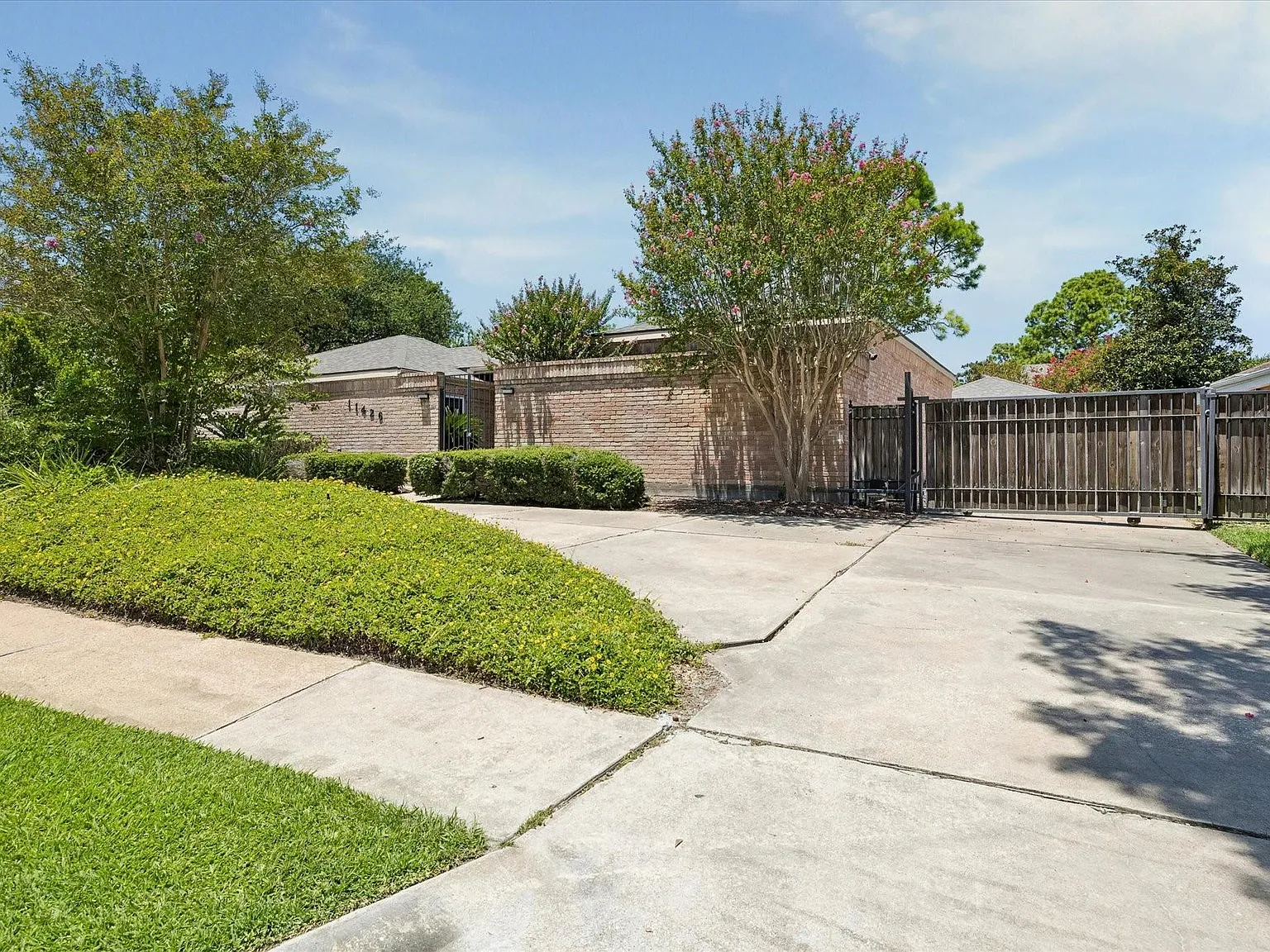 3 bed, 2.5 bath, $2,900 — Photo 2