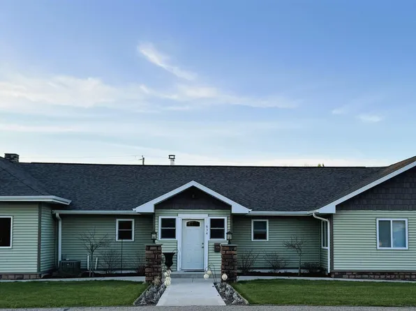 634 E Breitung Ave, Kingsford, MI 49802