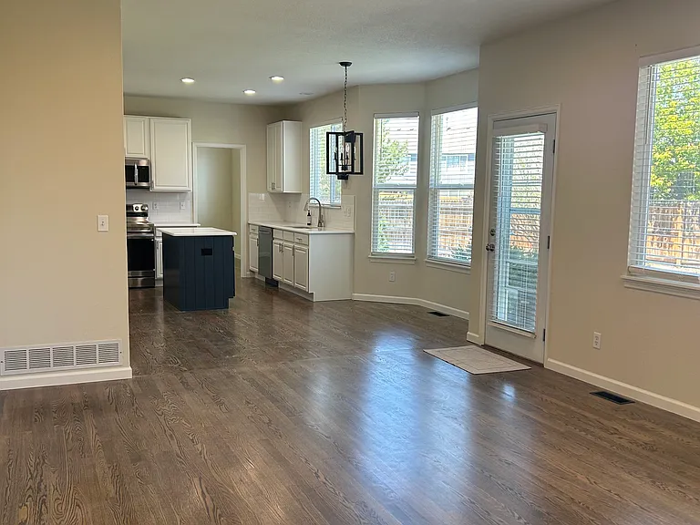 10333 Spruce Ct — Photo 3