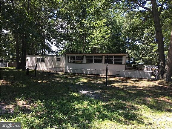 2nd image of 22706 Magnolia Dr N