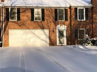 11 Halwill Dr, Amherst, NY 14226