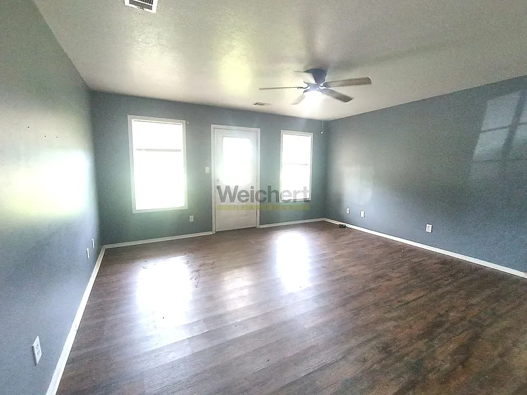 703 N 10th Ave — Photo 2