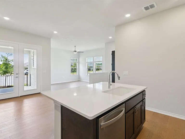140 Stewart Dr #102 — Photo 4