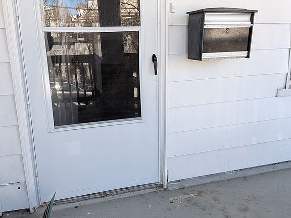 3rd image of 5912 Winchester Ave