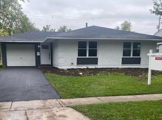 1025 Meadow Ln, Streamwood, IL