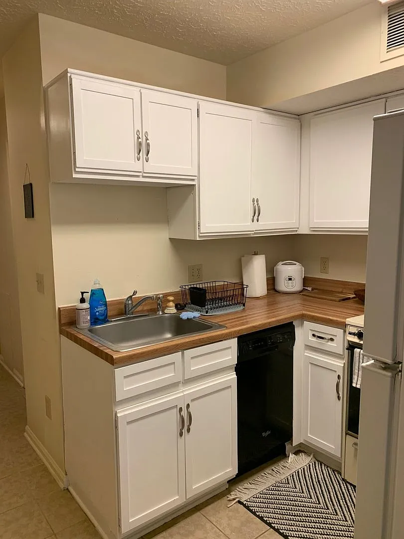 Studio/Efficiency Condo — Photo 4