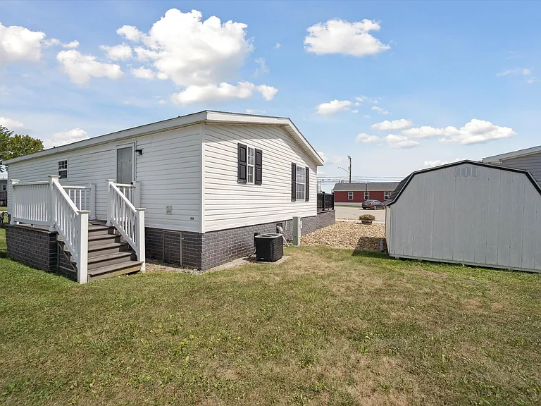 Sunny Acres — Photo 36