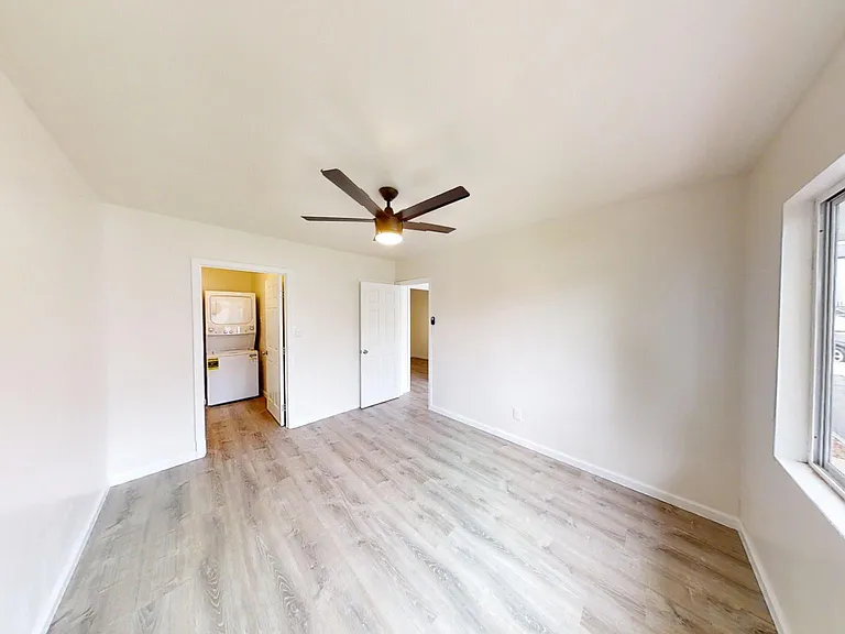 1009 Hornblend St — Photo 15