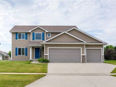 267 S 86th St, West Des Moines, IA, 50266
