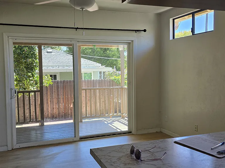 1612 Oak St — Photo 10