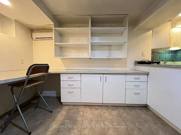 108 Admiral Rd #6 — Photo 5