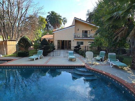 2nd image of 13523 Chandler Blvd