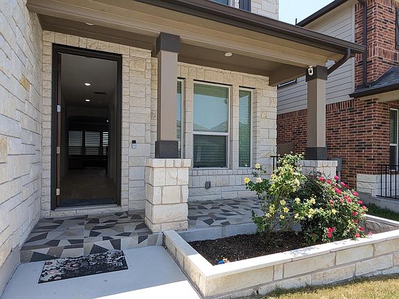 3rd image of 505 Ayinger Ln