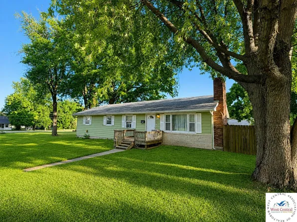 306 W 6th St, Appleton City, MO 64724