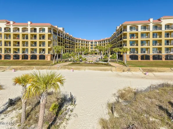 900 Village Ln APT 612, Pass Christian, MS 39571