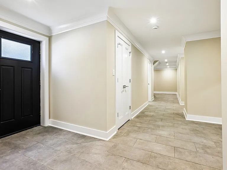 211 Warwick Ave #1 — Photo 14