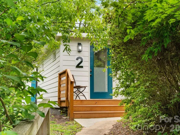 2 Laban Ln, Asheville, NC 28805