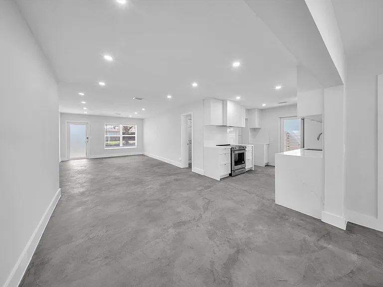 1721 N 16th Ct — Photo 7