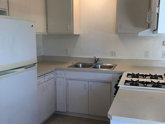 3rd image of 898 Concha Loma Dr APT D