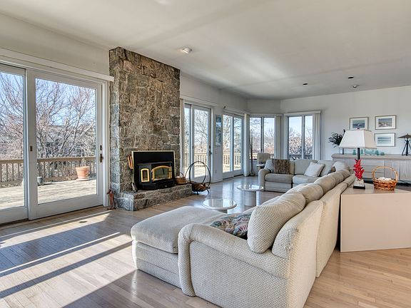 2nd image of 34 Talkhouse Ln