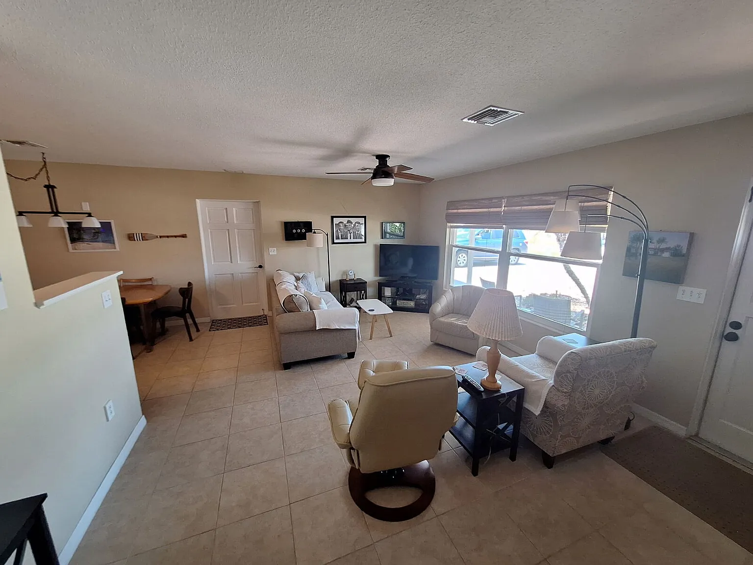 3 bed, 2.0 bath, 1284 sqft, $3,200 — Photo 3