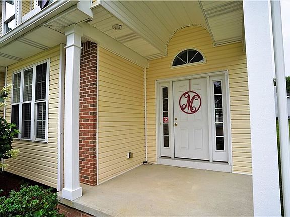 2nd image of 3550 Curtis St