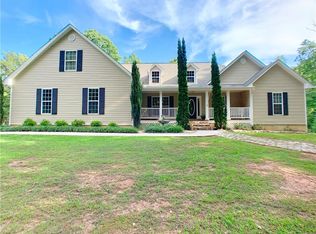 1437 Jennys Cove Rd, Cleveland, GA 30528