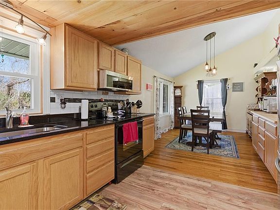5th image of 48 Overlea Rd