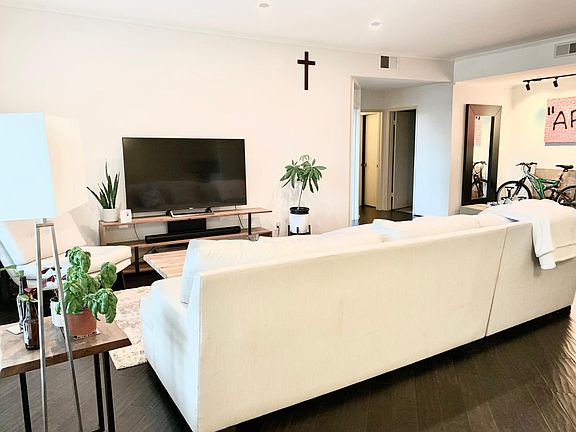 4th image of 2175 S Beverly Glen Blvd