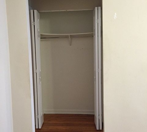 3rd image of 1354 1/2 W Argyle St APT 3S