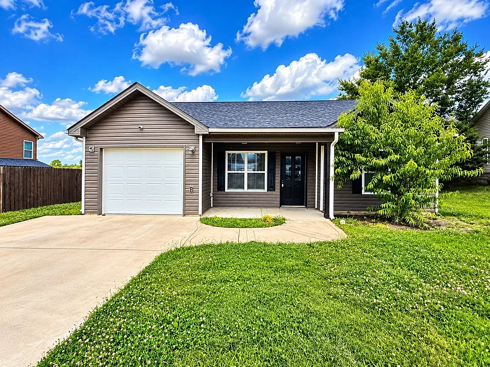 1875 Camelot Dr