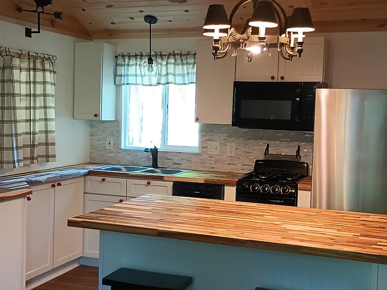 1014 Clifford St — Photo 2