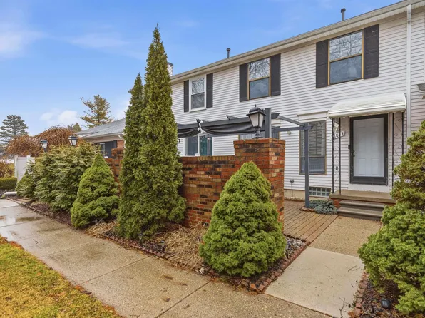 38853 Golfview Dr, Clinton Township, MI 48038