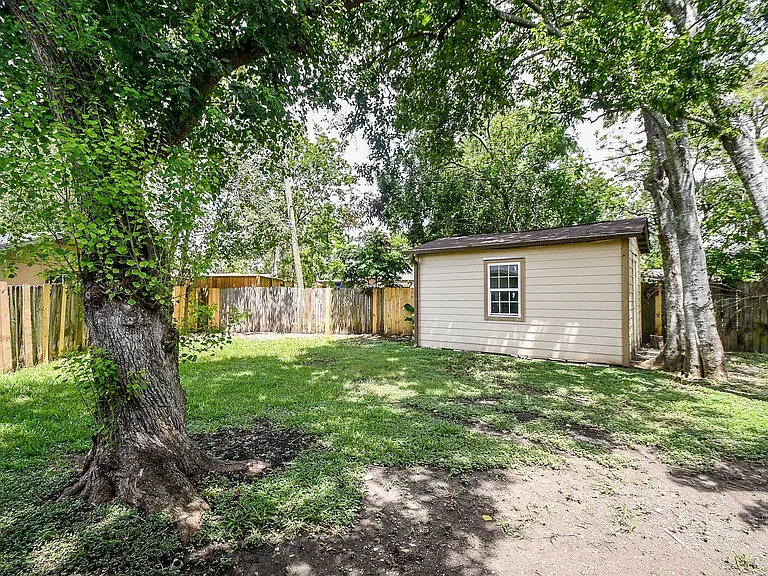 1405 Richard Ave — Photo 18
