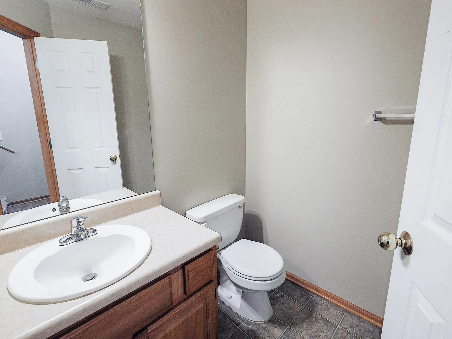 3 bed, 2.5 bath, 1739 sqft, $1,599 — Photo 4