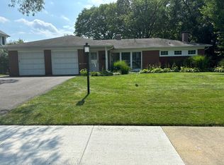 856 Cedar Ln, Northbrook, IL