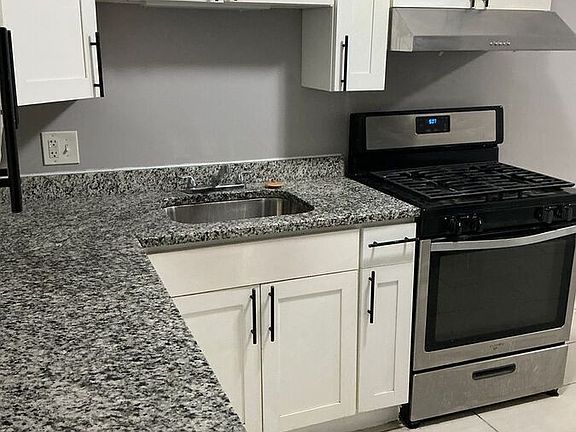 4th image of 14031 Atlantic Ave #1B