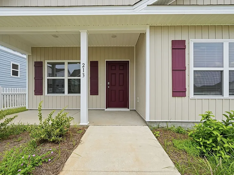 213 Huckleberry St — Photo 1