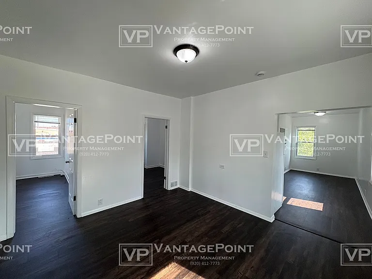 213 E Green Bay St #B — Photo 4