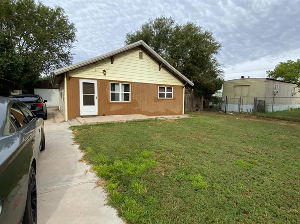 112 N Nevada Ave, Hooker, OK 73945