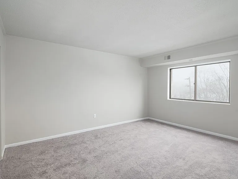 297 E Jefferson St #404 — Photo 11