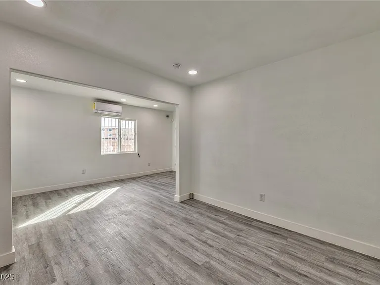 339 N 10th St #2 — Photo 9