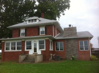 10329 S Clear Lake Rd, Beardstown, IL 62618