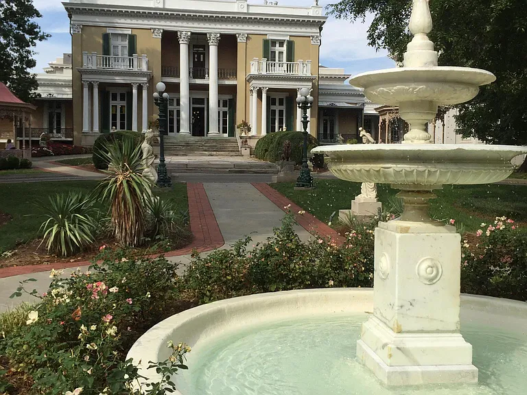 Beautiful place to walk dog at Belmont University