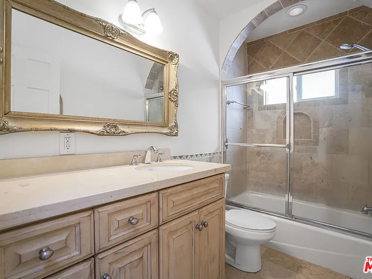449 N Sweetzer Ave — Photo 14